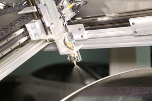 ربات سه محور اسپری آب با قابلیت تنظیم اتوماتیک فاصله با سطح شیشه در شبیه ساز بارش باران