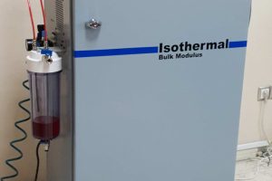 بررسی قابلیت تراکم پذیری روغن تحت فشار و دمای استاندارد و اندازه‌گیری تراکم ایجاد شده