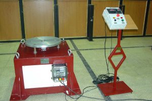 تست ارتعاش مکانیکی با فرکانس 50هرتز و دامنه 3 میلیمتر جهت بررسی ارتعاشات تجهیزات هوائی