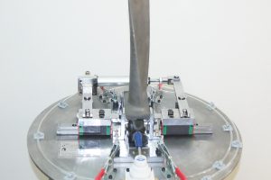 نمونه‌ای از فیکسچر و کلمپینگ پره‌های توربین جهت تست ایرفلو