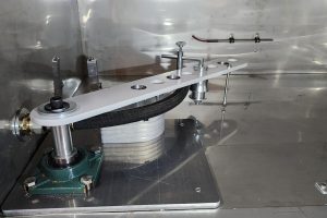 دستگاه شبیه‌سازی خمش شیلنگهای هوائی در شرایط دمائی 60- درجه سانتیگراد و تحت شعاعهای مختلف